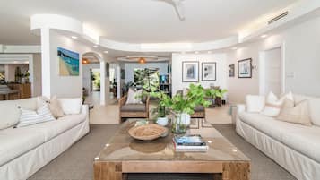 智能電視、足球機、乒乓球設施、音響