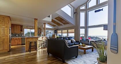 Captain Arnold, Sleeps 10, Beach Access, Oceanfront, BBQ, WiFi, Hot Tub