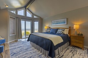 6 bedrooms, desk, iron/ironing board, free WiFi - Captain Arnold, Sleeps 10, Beach Access, Oceanfront, BBQ, WiFi, Hot Tub (Waldport)