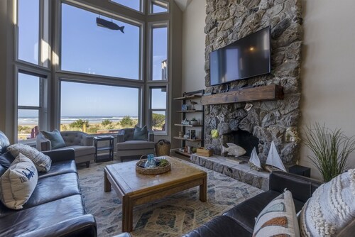 Captain Arnold, Sleeps 10, Beach Access, Oceanfront, BBQ, WiFi, Hot Tub