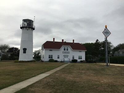 Chatham Village - Adorable Studio Apartment in Antique Home