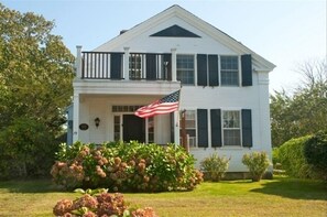 Exterior - Chatham Village - Adorable Studio Apartment in Antique Home (Chatham)