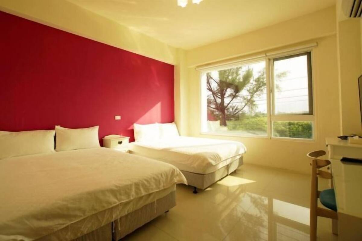 Desk, blackout drapes, WiFi (free), bed sheets