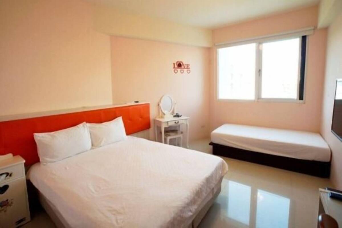 Desk, blackout drapes, WiFi (free), bed sheets