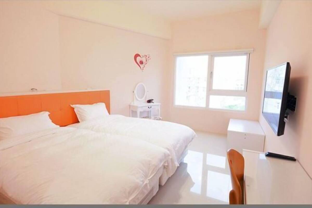 Desk, blackout drapes, WiFi (free), bed sheets