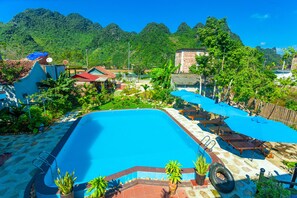 Outdoor pool - Lucky Homes (Bo Trach)