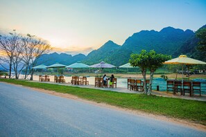 Lake - Lucky Homes (Bo Trach)