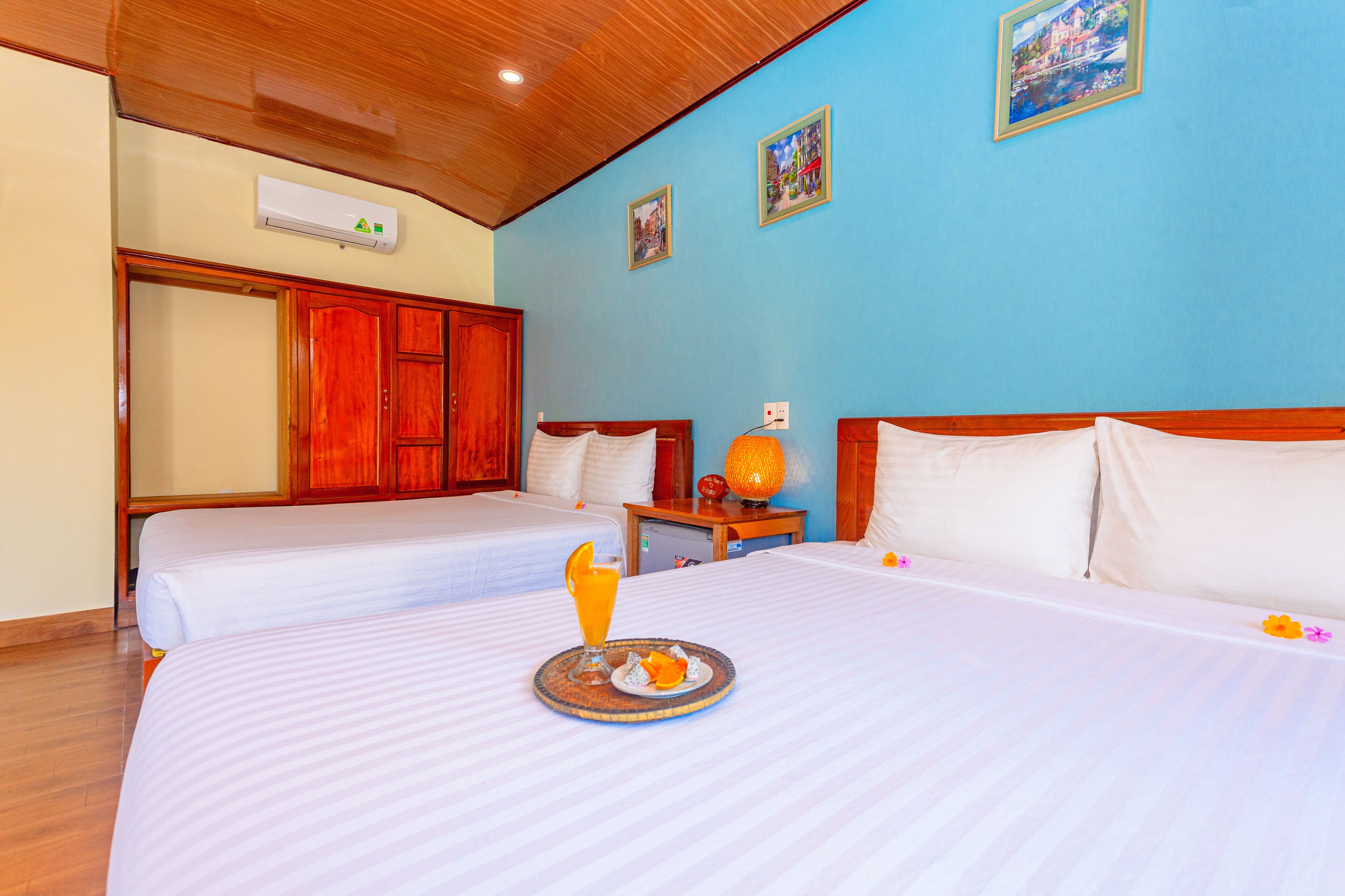 Deluxe Family Room | Minibar, desk, soundproofing, iron/ironing board (on request)