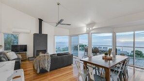 Smart TV, fireplace, video-game console, foosball - Atlantic View, Mount Martha, Stunning Panorama (Mount Martha)