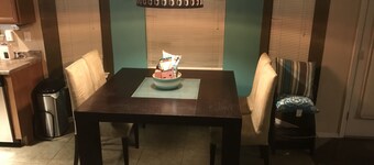 Westside El Paso Beautiful Big House lots of Perks contemporary nice Backyard