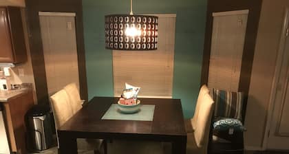 Westside El Paso Beautiful Big House lots of Perks contemporary nice Backyard
