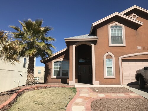 Westside El Paso Beautiful Big House lots of Perks contemporary nice Backyard
