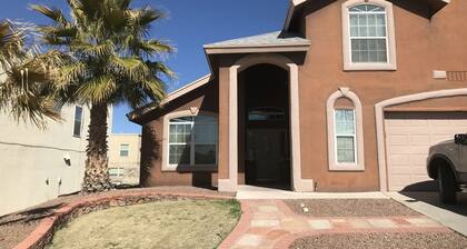 Westside El Paso Beautiful Big House lots of Perks contemporary nice Backyard