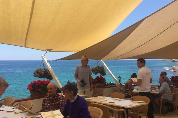 Restaurants and beach are walking distance