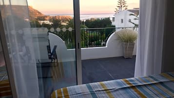 3 bedrooms, iron/ironing board, travel cot, free WiFi