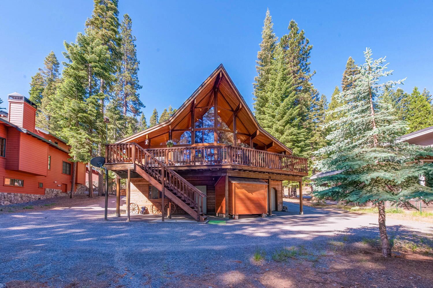 Large family cabin getaway on Golf Course at Lake Almanor West
