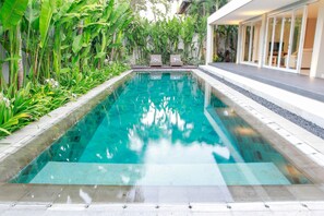 Outdoor pool, pool loungers