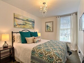 2 bedrooms, iron/ironing board, free WiFi, bed sheets
