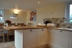 Fridge, microwave, oven, stovetop - Amazing Views. Family friendly. Sleeps eight plus Hot Tub. (Horncastle)