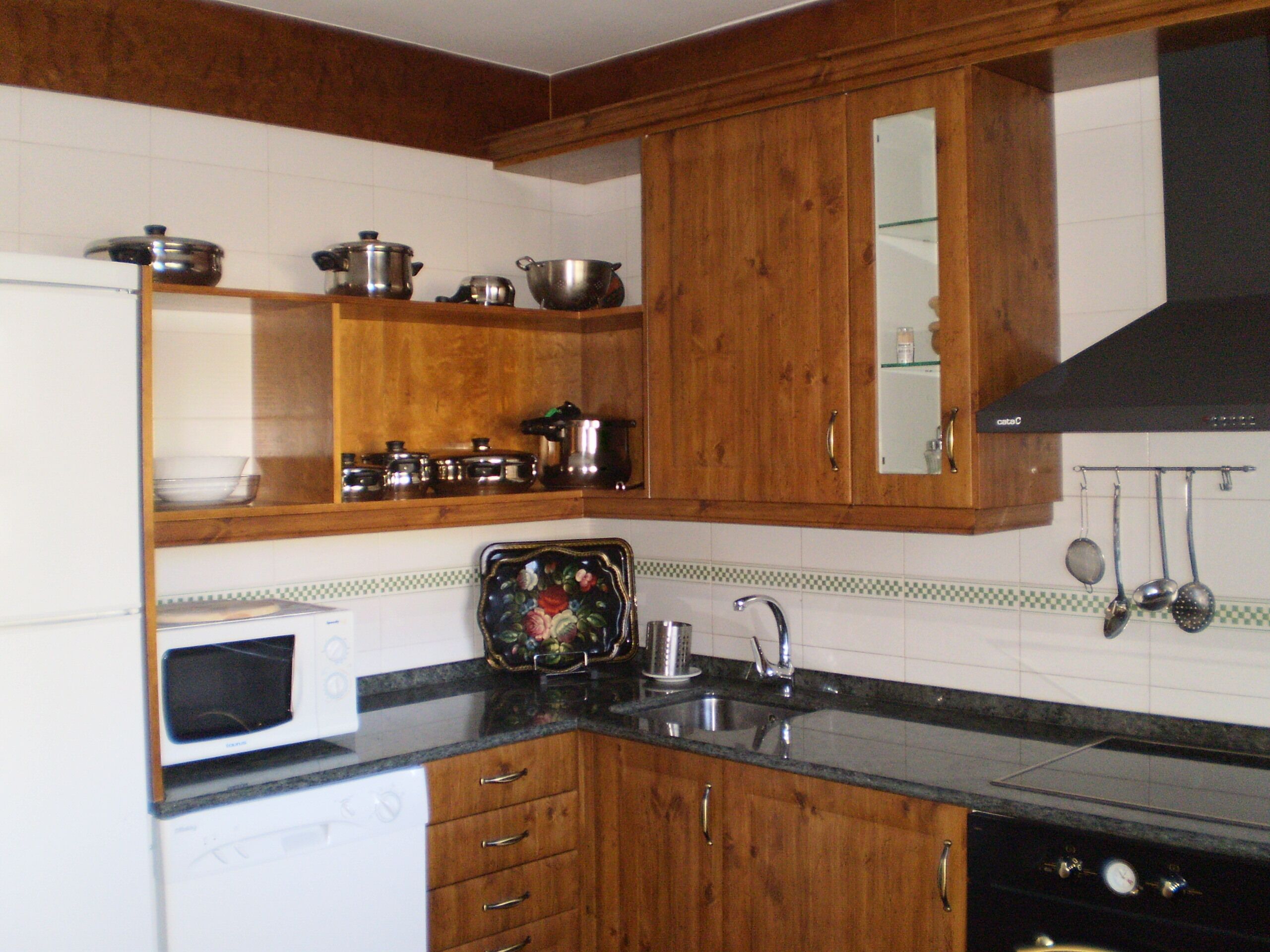 Casa rural Las Tuyas, 6-8 plazas, junto ciud Segovia, jardín, mascotas, internet