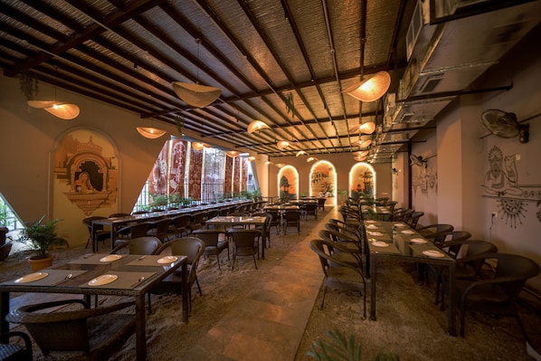 Breakfast, lunch and dinner served - Hotel President Cottage Resort (Jalgaon)