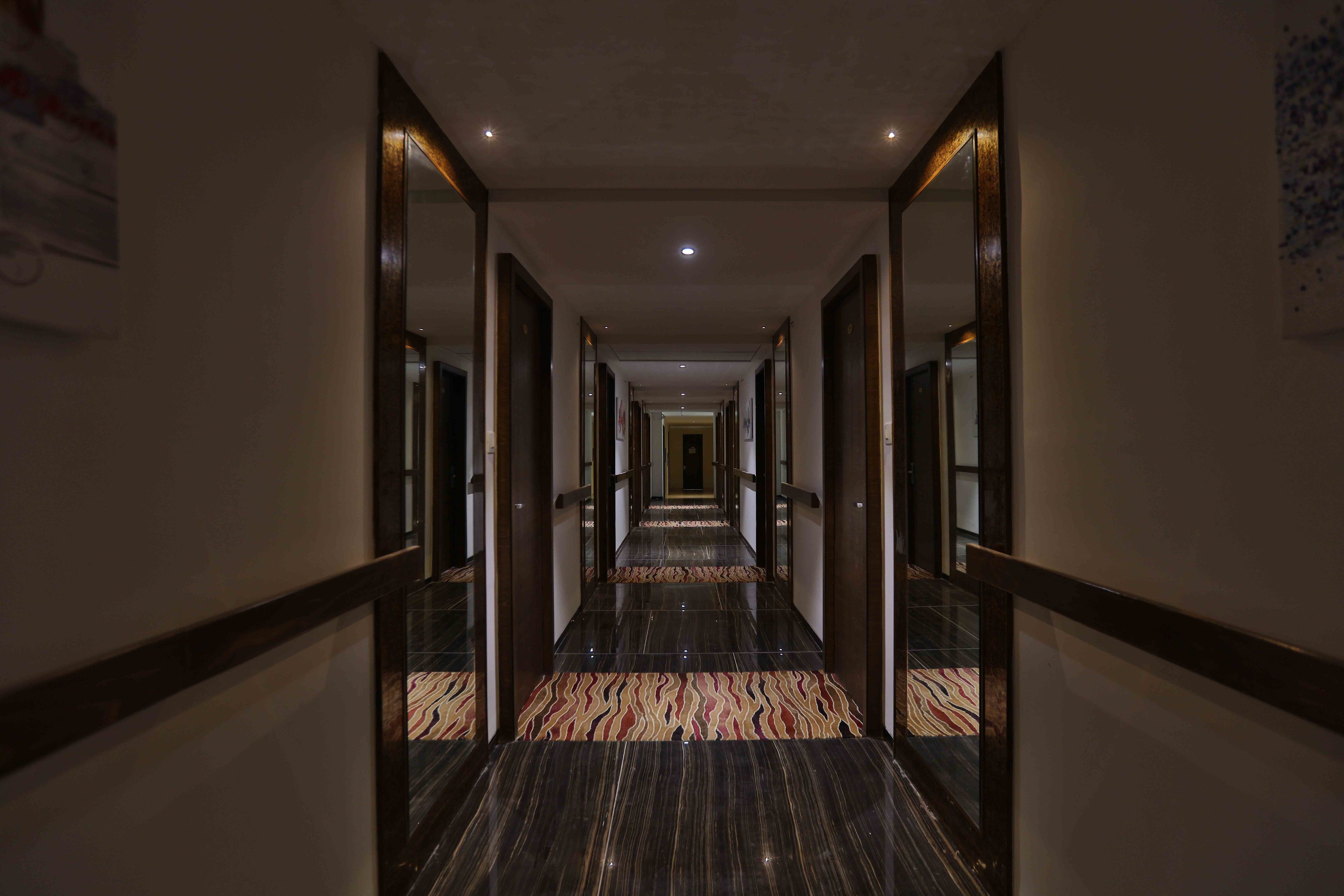 Premium Room, 1 Double Bed, Non Smoking, Pool View | Hallway
