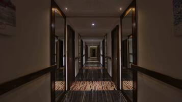 Premium Room, 1 Double Bed, Non Smoking, Pool View | Hallway