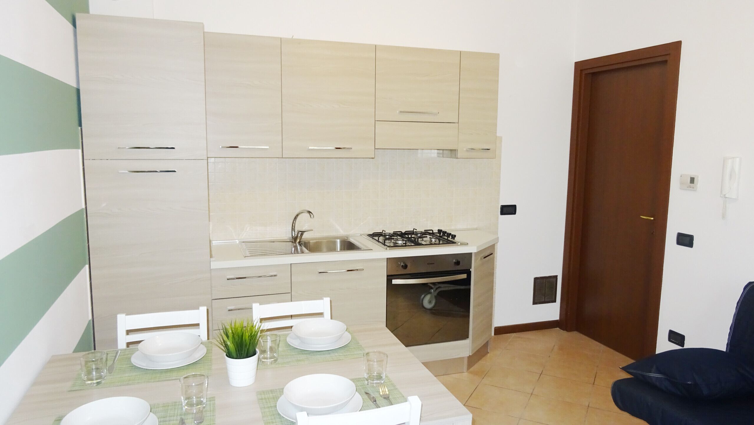 Nuovo bilocale vicino all'ospedale, con balcone e dotato di lavatrice