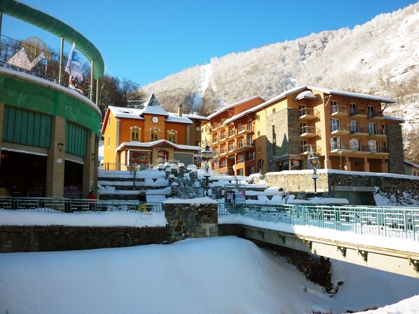 المنشأة من الخارج