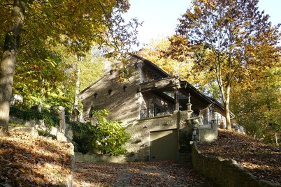 Trumpet House. Old charm and new luxury with sauna and outdoor jacuzzi.