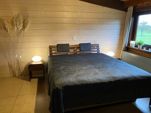 5 Schlafzimmer, Reisekinderbett, WLAN, Bettwäsche