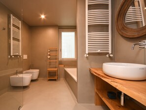 Douche, serviettes fournies
