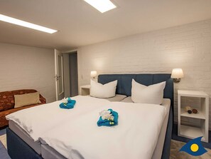 5 bedrooms, travel cot, WiFi, bed sheets