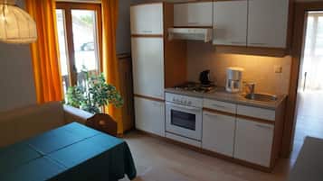Fridge, oven, dishwasher