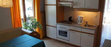 Fridge, oven, dishwasher