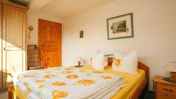 2 bedrooms, bed sheets