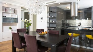 Luxury Apartment, Accessible, Sea View | Private kitchen