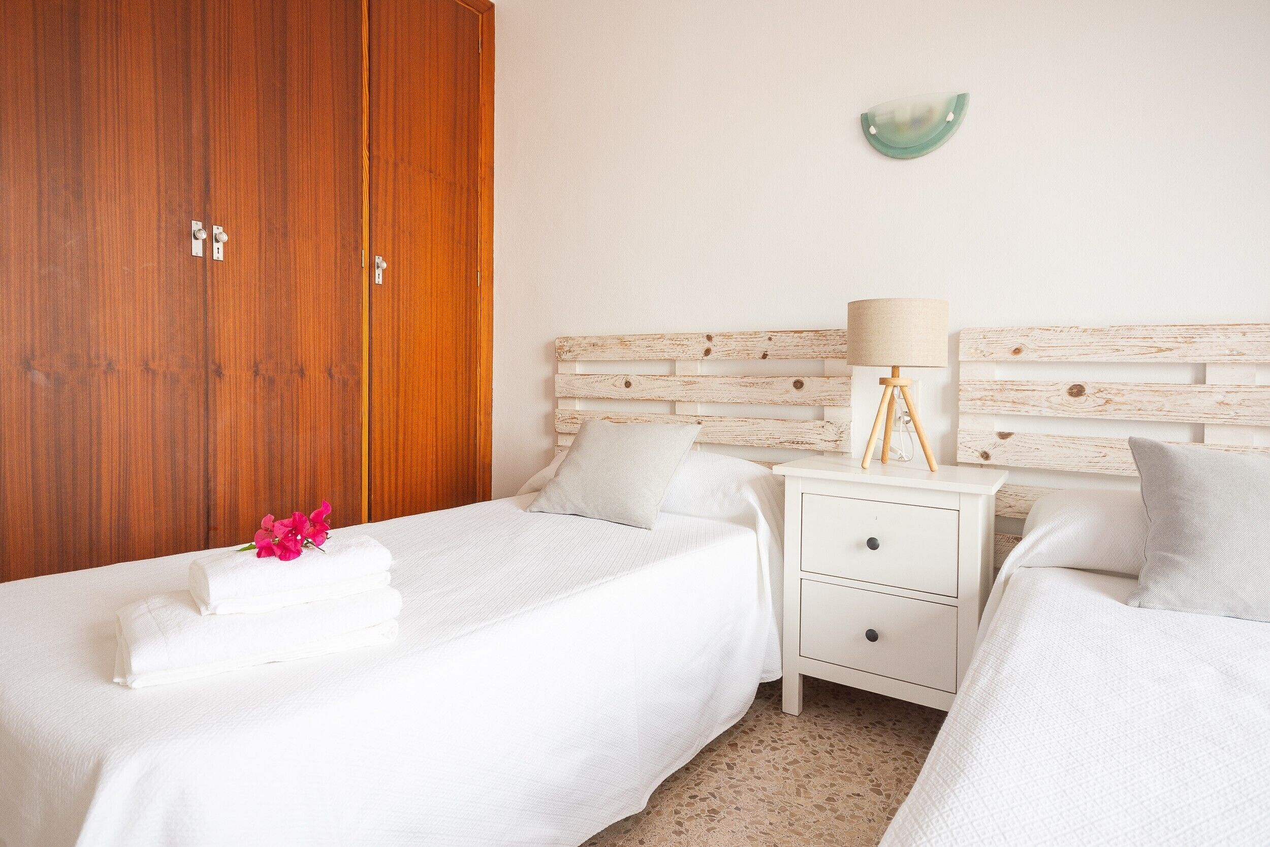 4 chambres, fer et planche à repasser, Wi-Fi gratuit, draps fournis