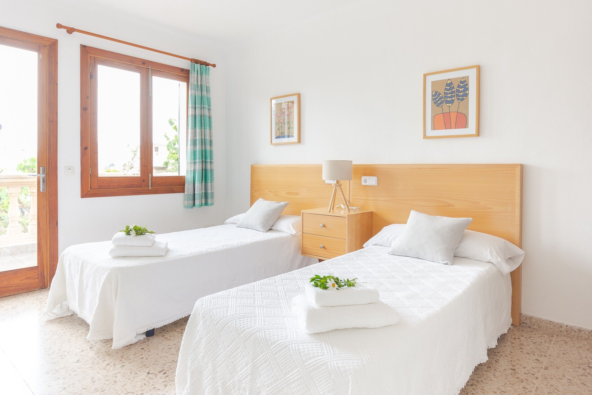 4 bedrooms, iron/ironing board, free WiFi, bed sheets