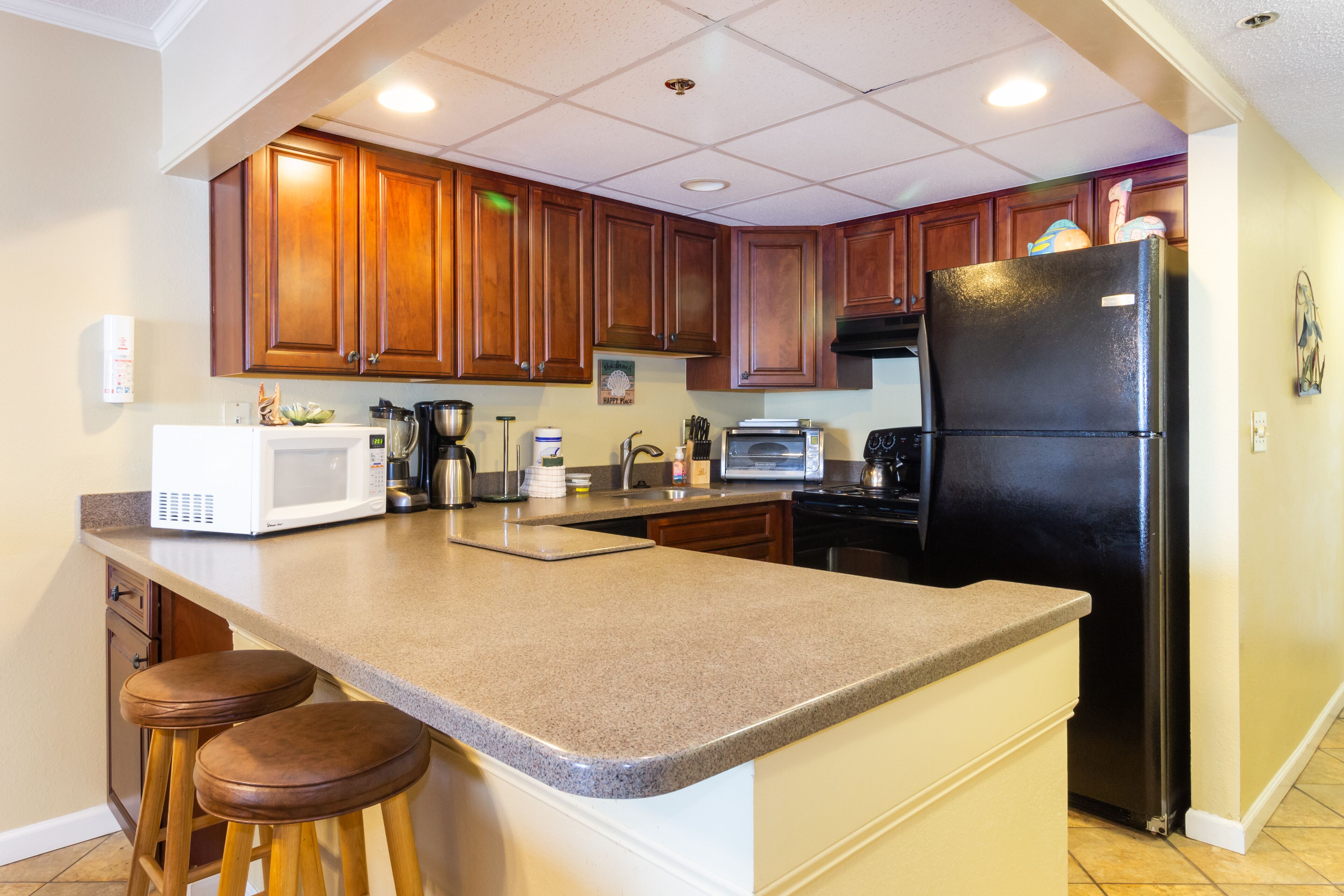 Oceanfront condo with WiFi, washer/dryer, balcony, pool, & beach access