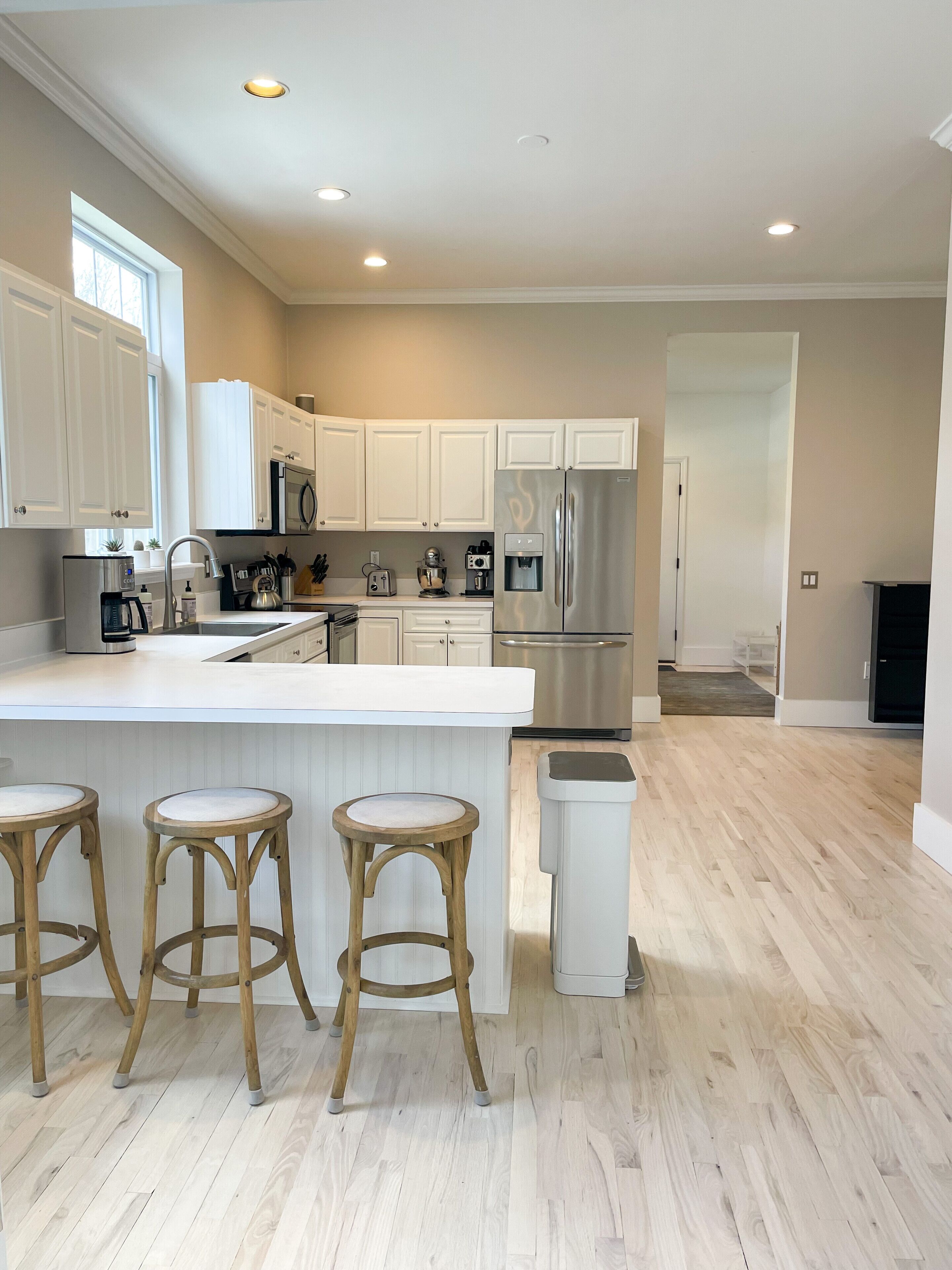 Luxury, private, gated heated pool, hot tub, fenced in property! Child friendly!