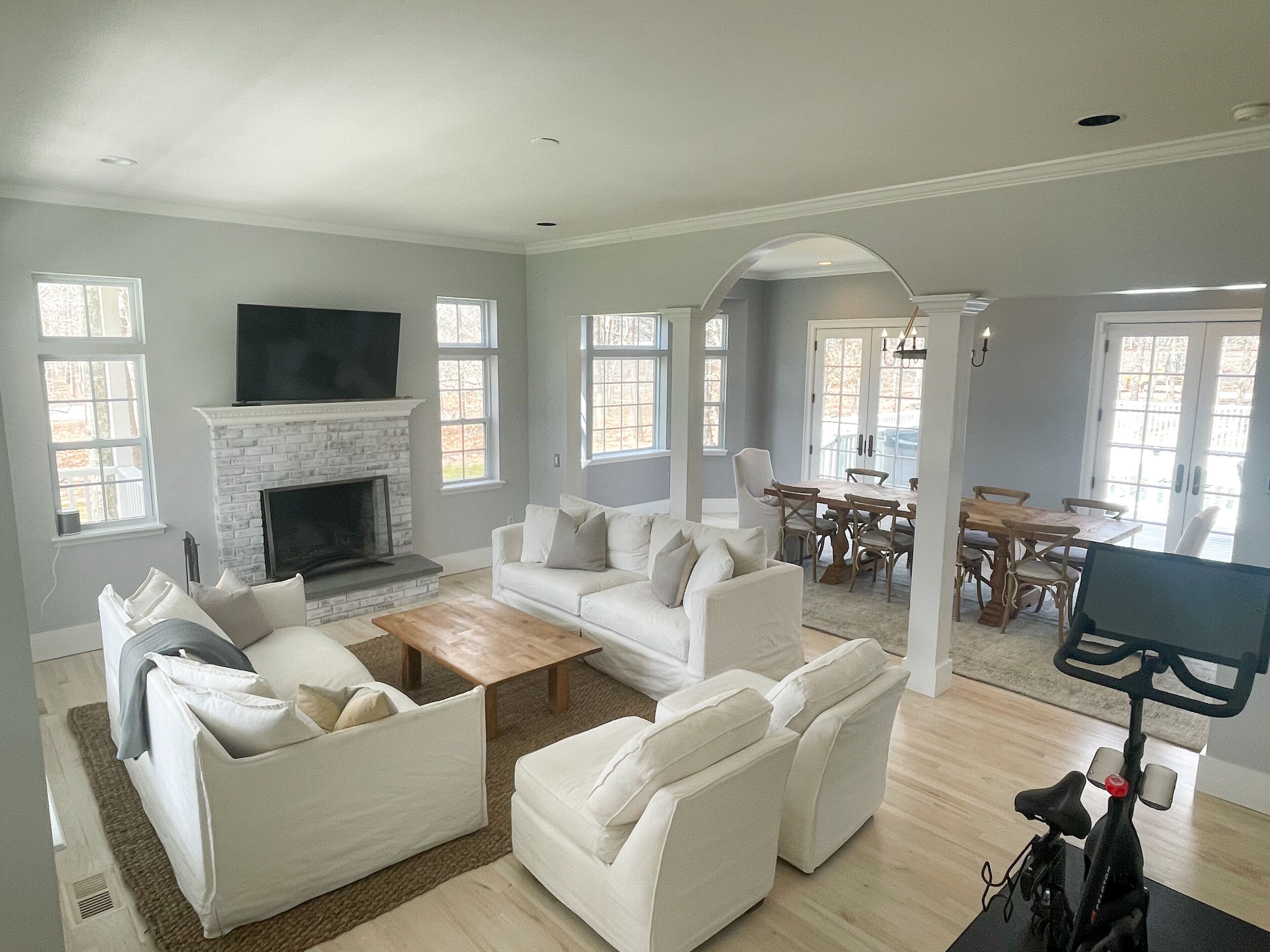 Luxury, private, gated heated pool, hot tub, fenced in property! Child friendly!