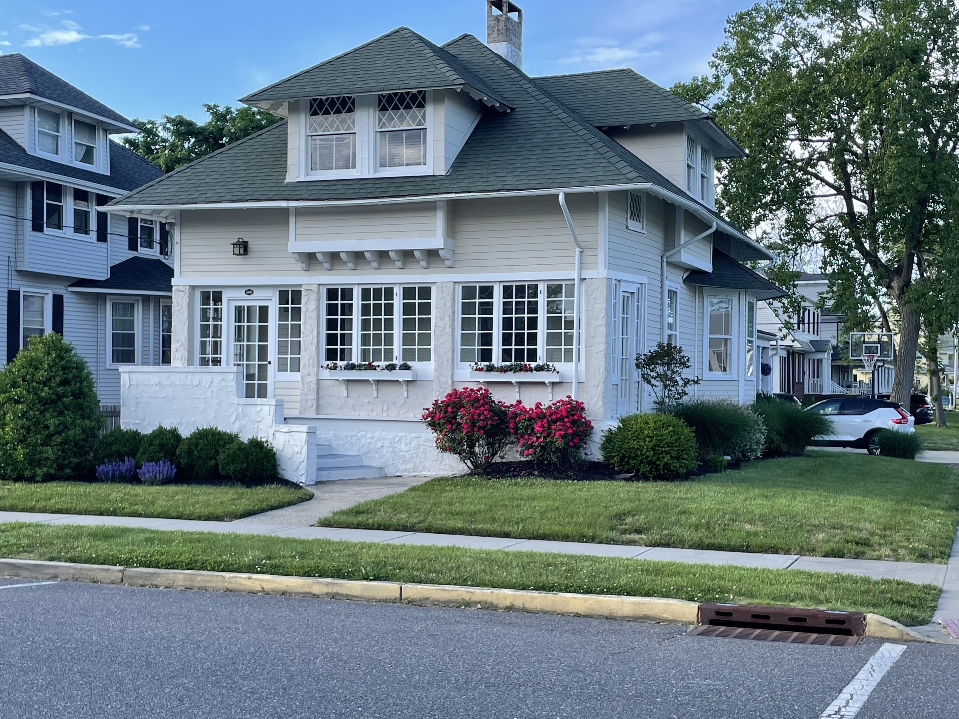 North Belmar Unique Seaside Colonial - Sleeps 8