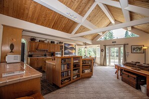 المنشأة من الداخل