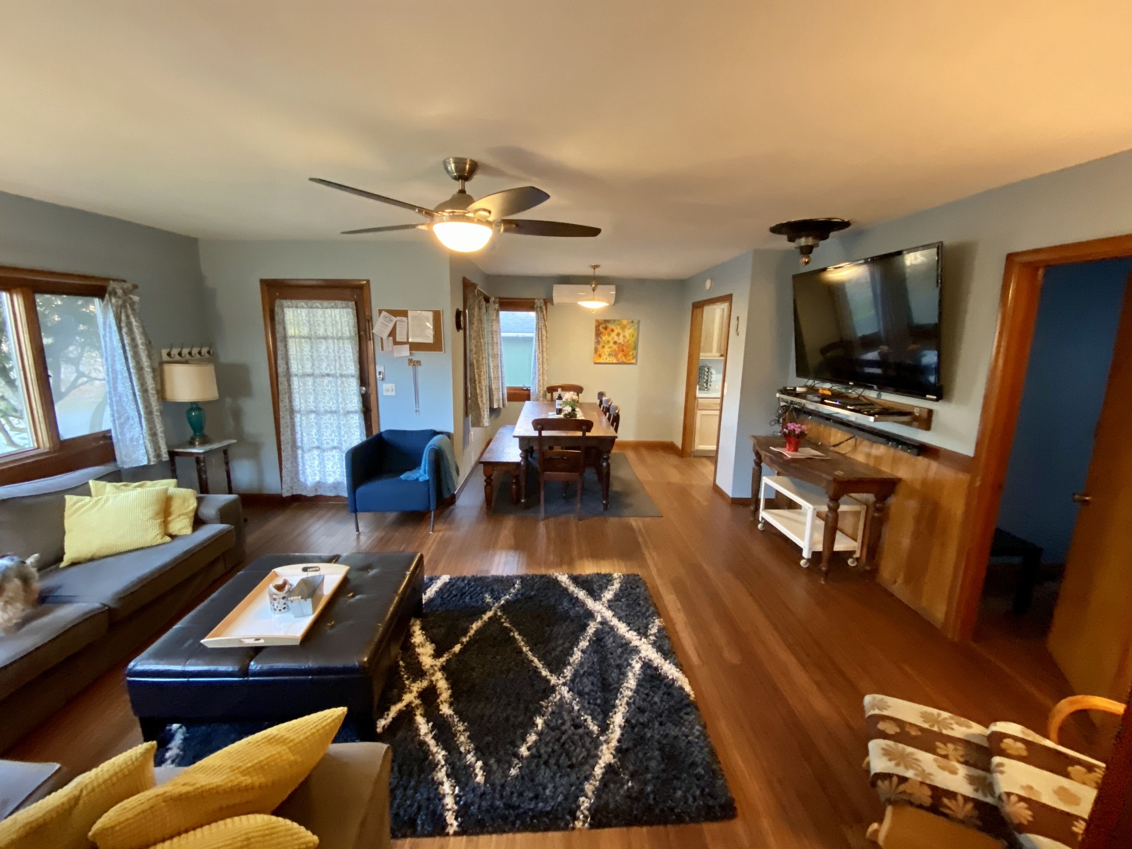 30 Yards To Beach, New Hot Tub, fenced, 70" TV, Fire Pit Clean