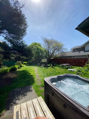 Outdoor dining - 30 Yards To Beach, New Hot Tub, fenced and dog friendly, 70" TV, Fire Pit Clean (Rockaway Beach)