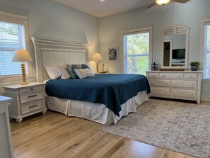 3 bedrooms, desk, iron/ironing board, free WiFi