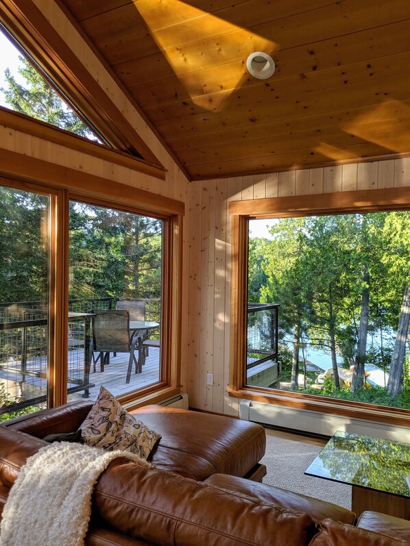 TV, fireplace, DVD player, table tennis - The Light Lake House located in the North Woods (Lutsen)