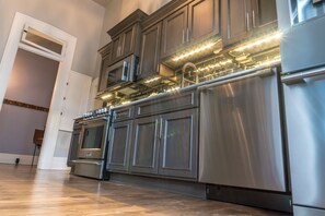 Fridge, microwave, oven, stovetop - Luxurious 4 Bedroom Home in Heart of Historic Madison's Downtown (Madison)