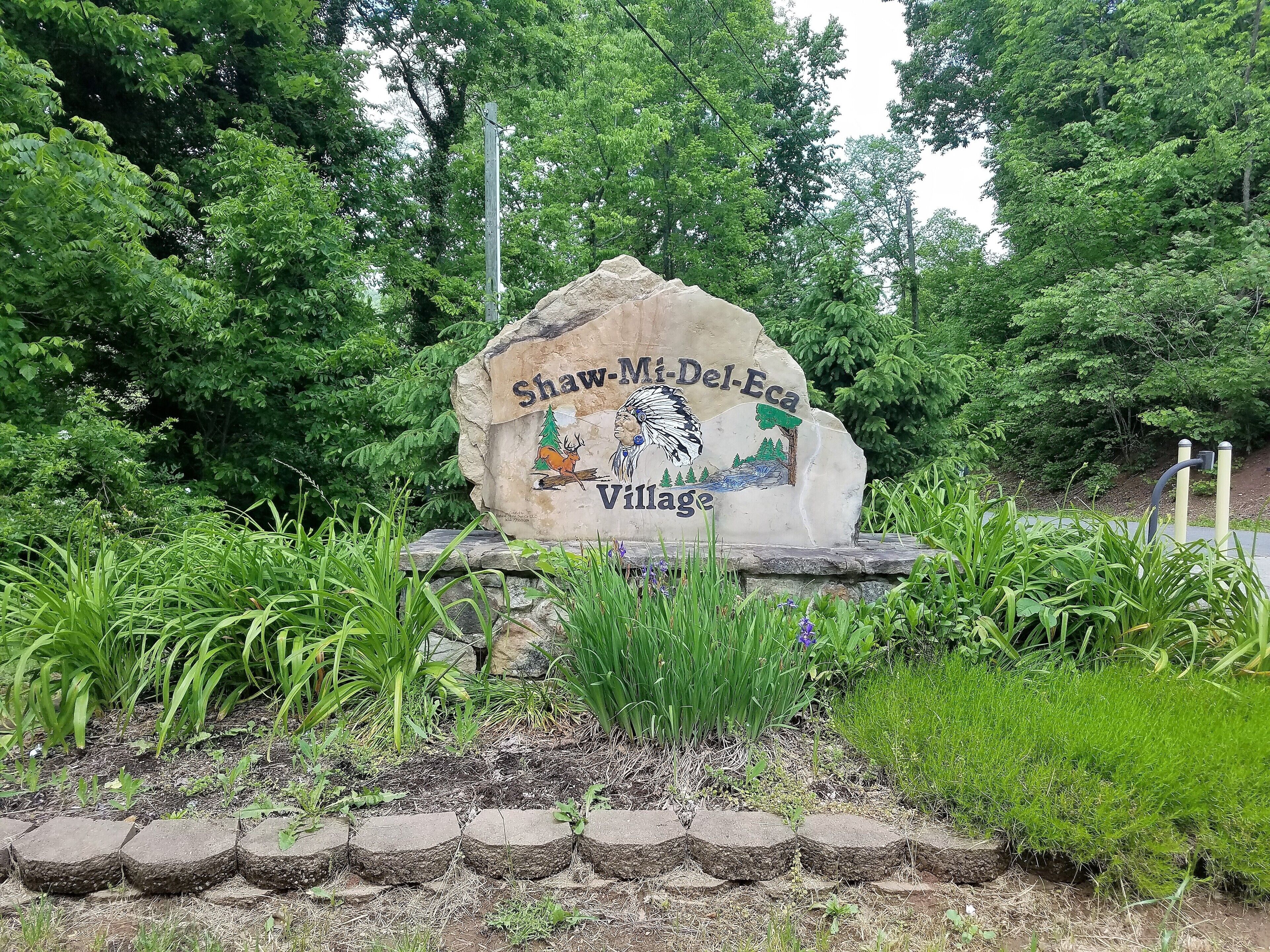 Entire main floor of unique riverfront home property near Greenbrier resort 